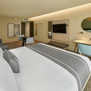 King Suite Sofa Bed Ocean View